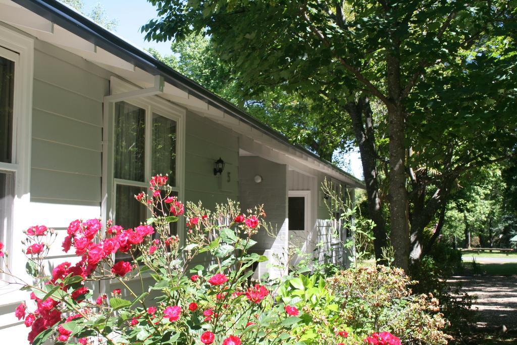 Elm Lodge Bright Exterior photo